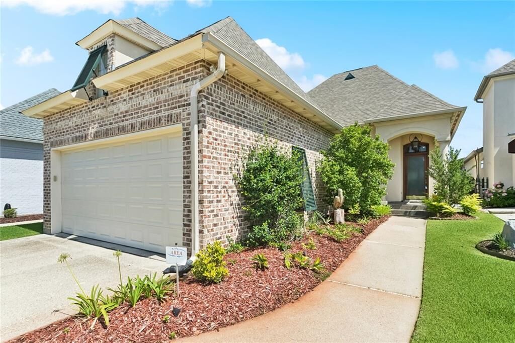 Property Photo:  1410 Royal Palm Drive  LA 70458 