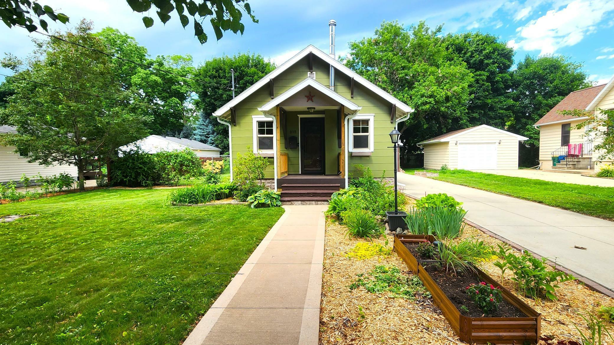 Property Photo:  915 8th Avenue SE  MN 55904 