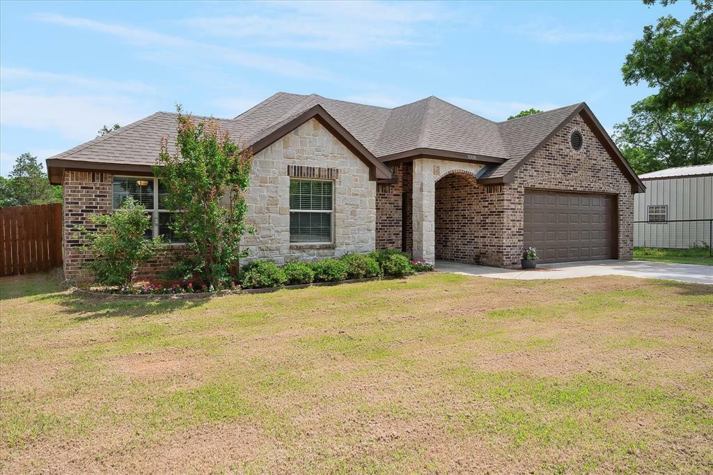 Property Photo: 1008 N Main Street TX 76271