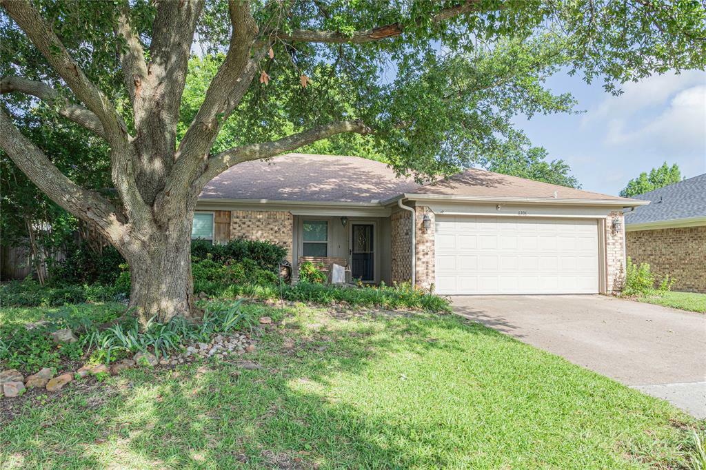 Property Photo: 6306 Elmview Drive TX 76018