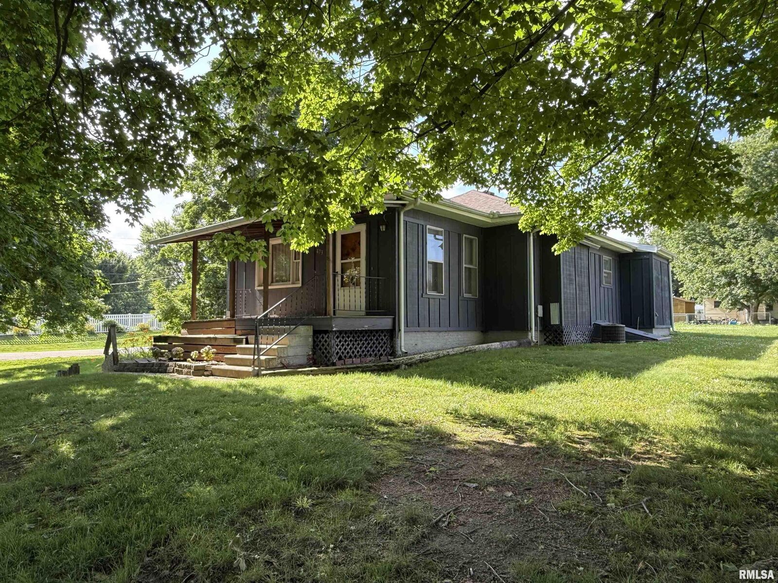 Property Photo:  473 W Olive Street  IL 61520 