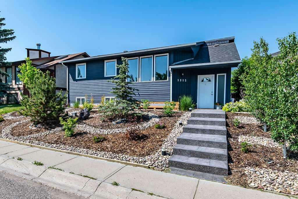 Property Photo: 1312 10 Avenue SE AB T1V 1L4