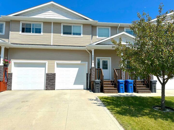 1004 Minto Street  Penhold AB T0M 1R0 photo