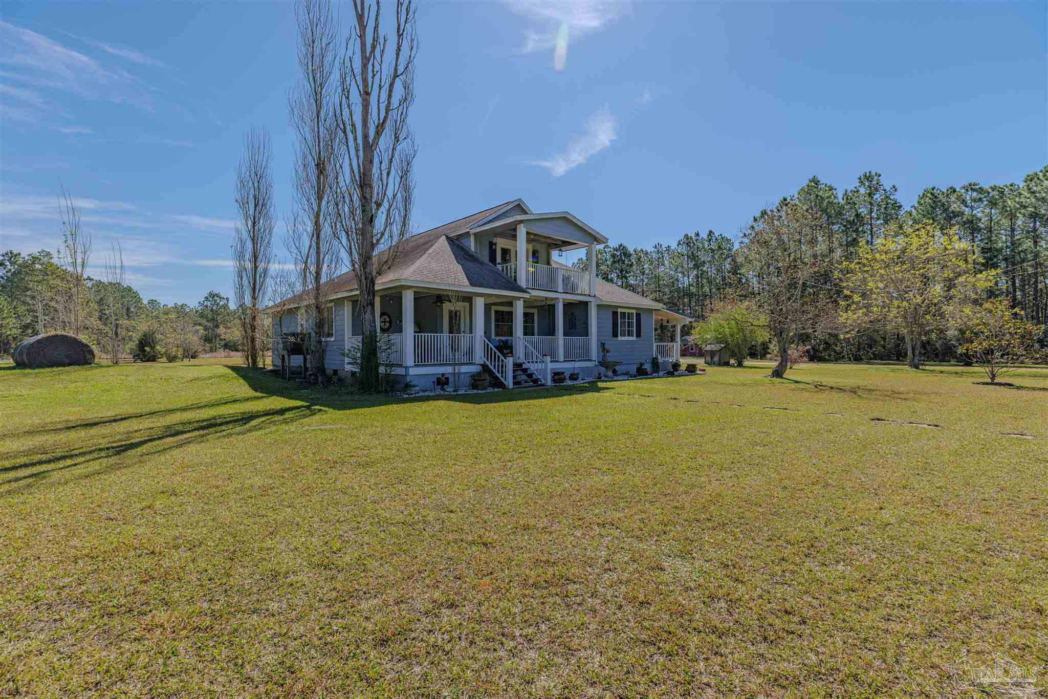 Property Photo: 4214 Coachman Rd FL 32583