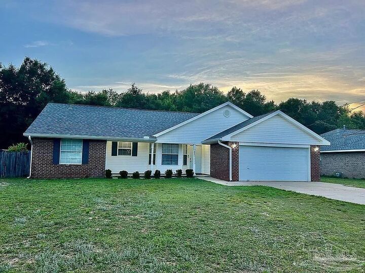 Property Photo: 4971 Spencer Oaks Blvd FL 32571