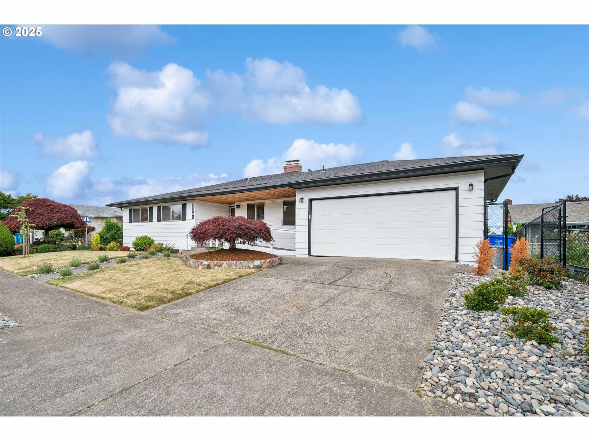 Property Photo: 14205 NE Fremont Ct OR 97230