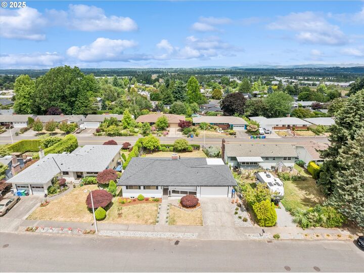 Property Photo: 14205 NE Fremont Ct OR 97230