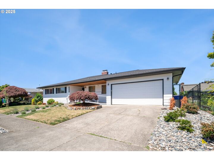 Property Photo: 14205 NE Fremont Ct OR 97230