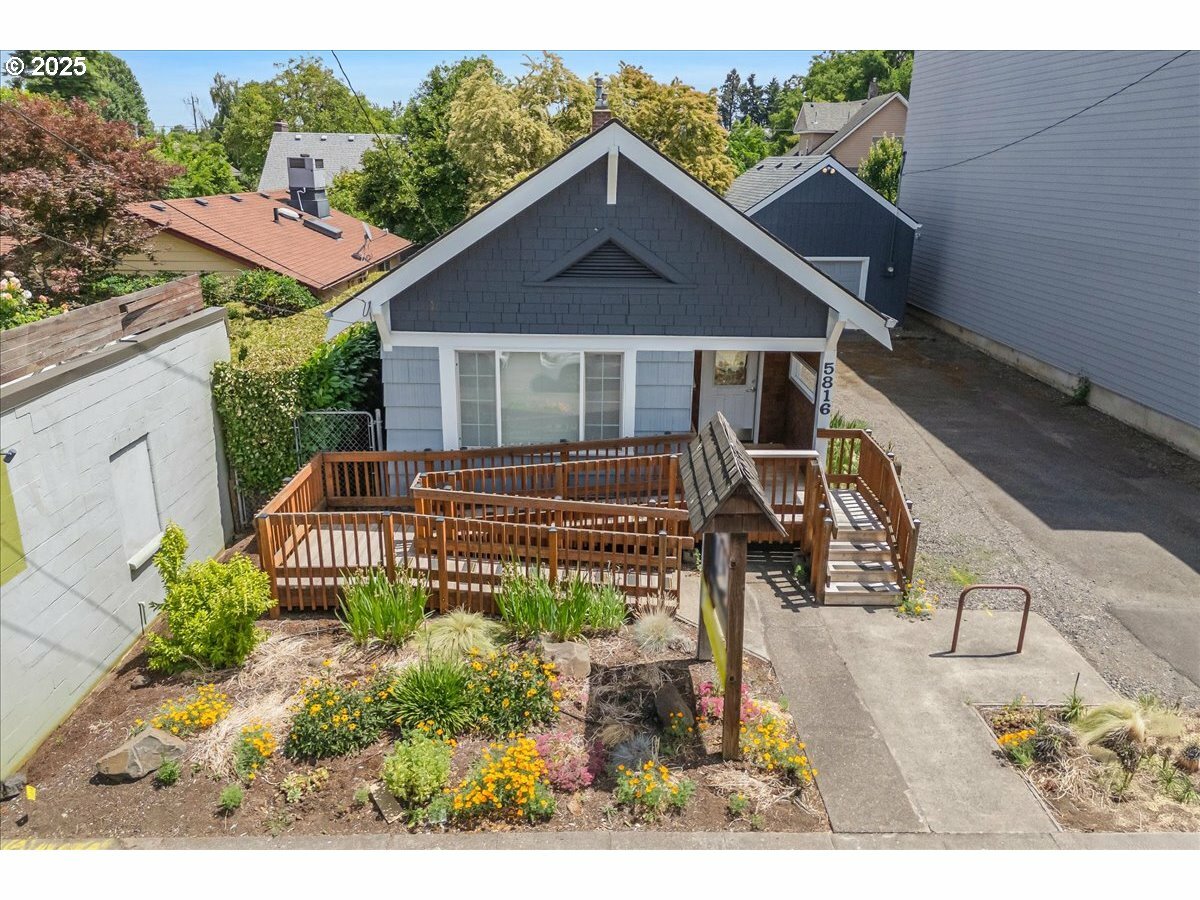 Property Photo:  5816 N Greeley Ave  OR 97217 