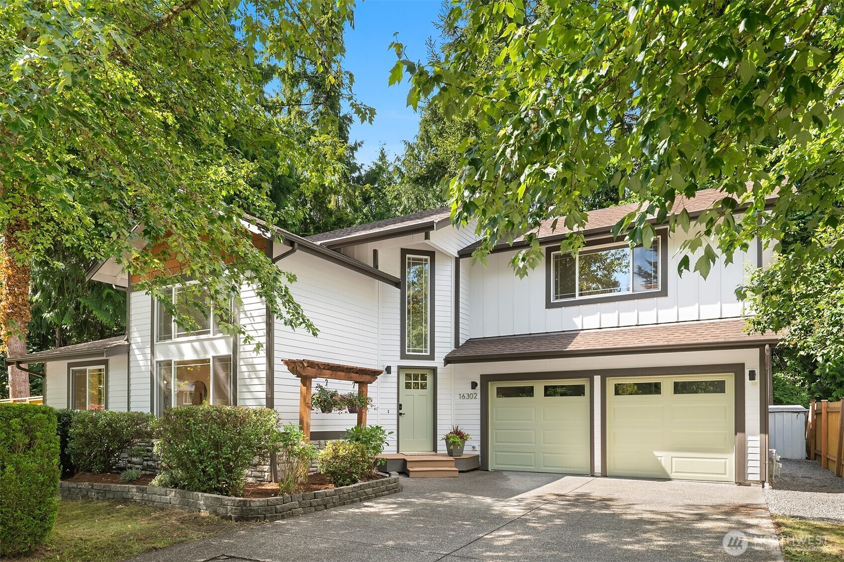 Property Photo: 16302 NE 104th Street WA 98052