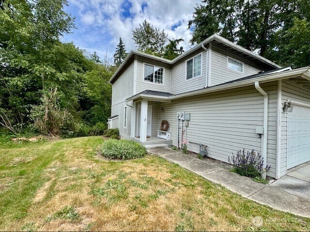 Property Photo: 12723 Woodland Avenue E WA 98373