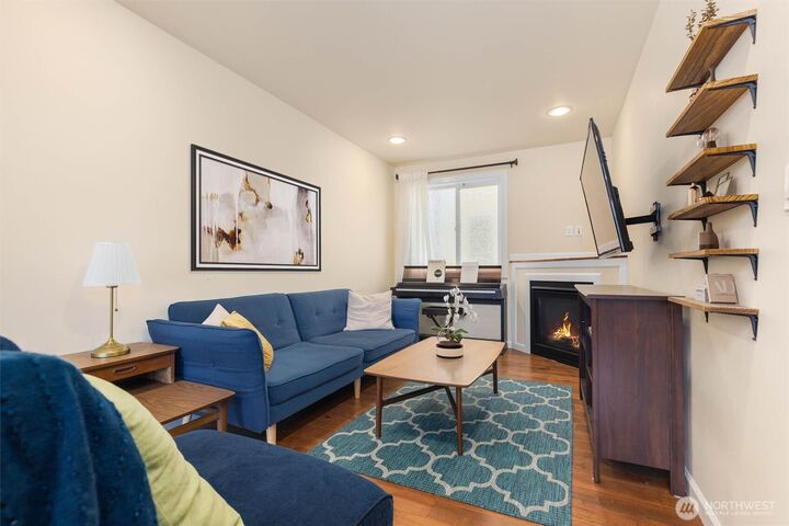 Property Photo:  5798  Roosevelt Way NE  WA 98105 