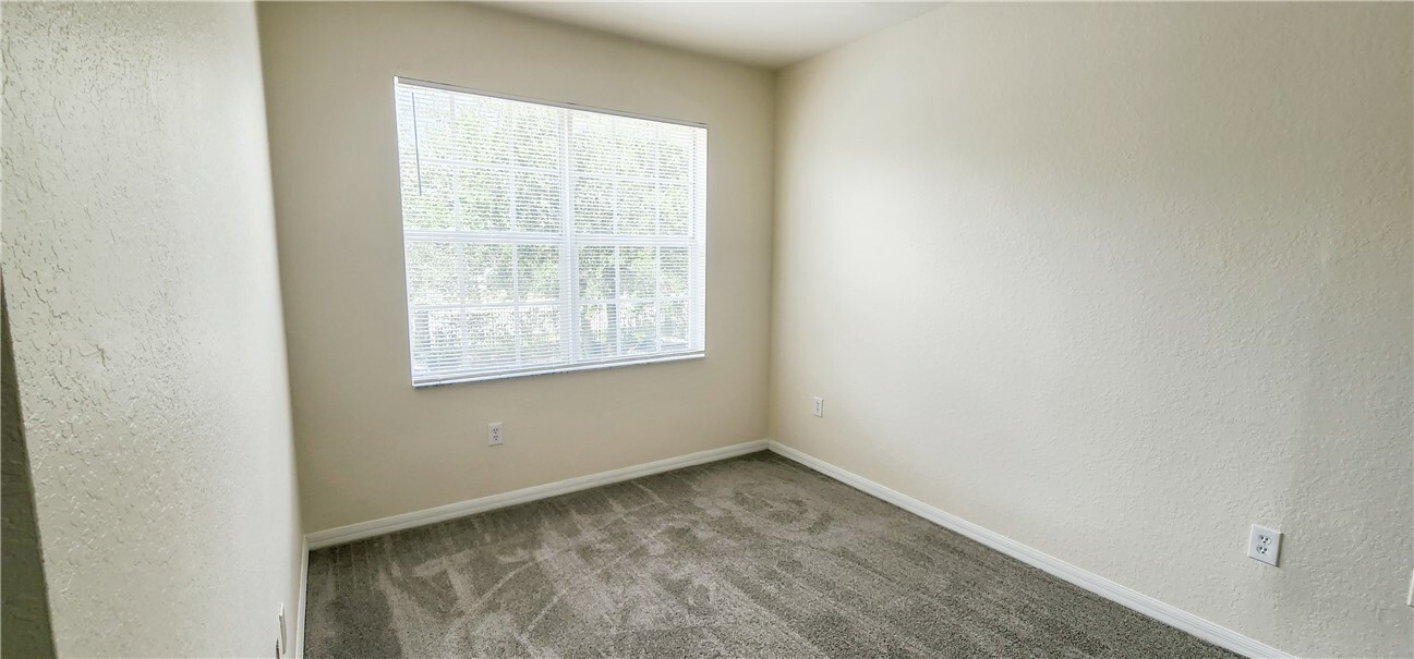Property Photo: 2322 57th Circle 2322 FL 32966