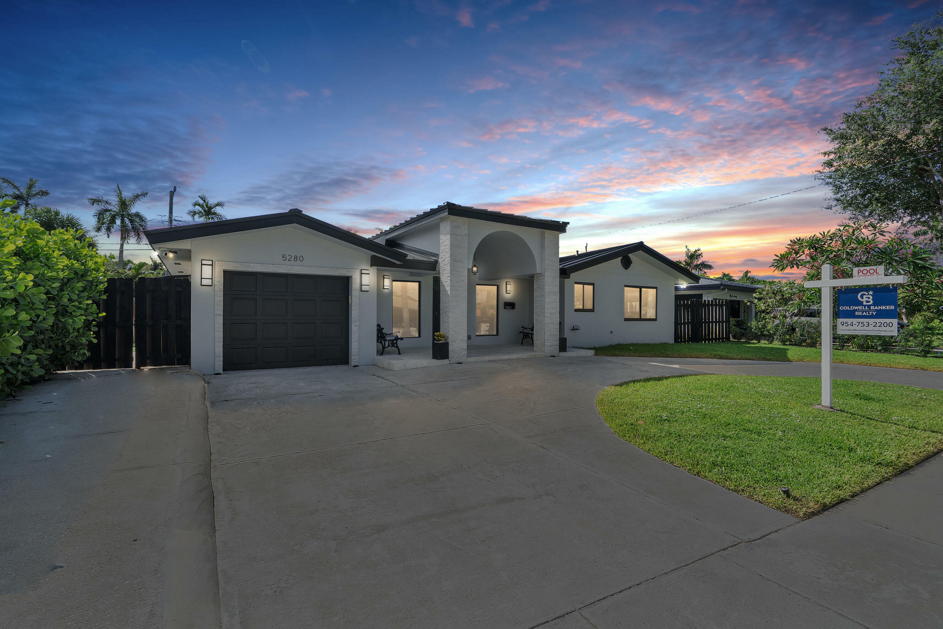 Property Photo: 5280 NE 19th Avenue FL 33308