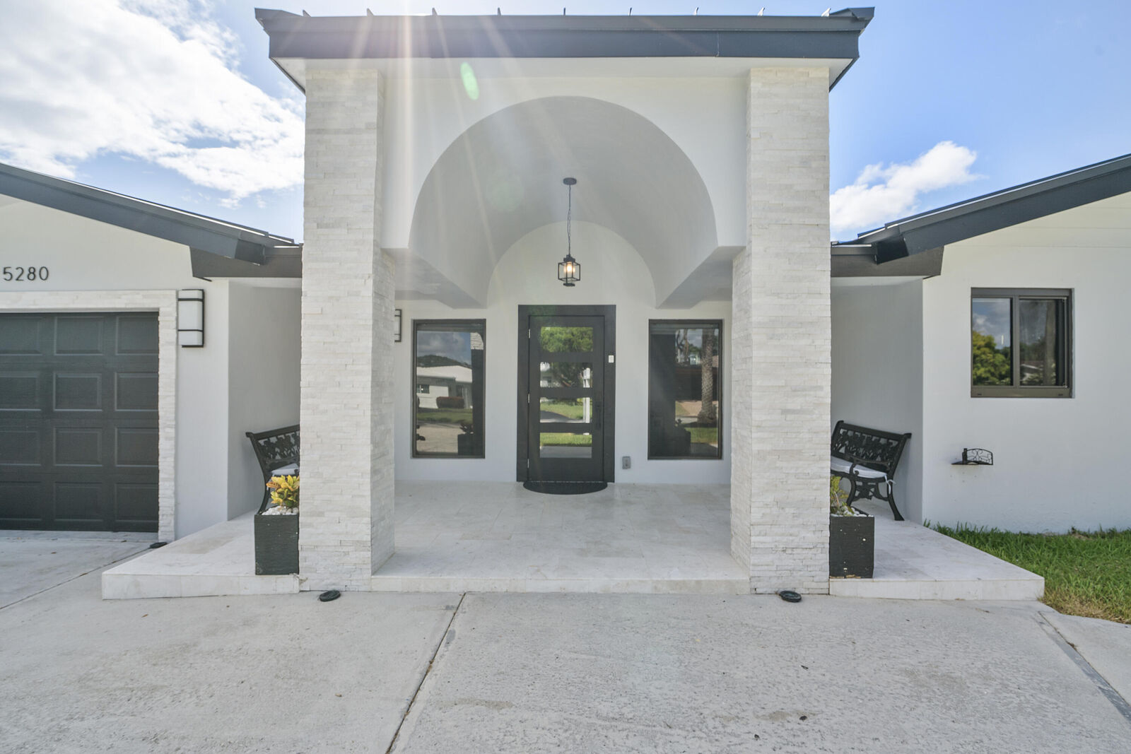 Property Photo: 5280 NE 19th Avenue FL 33308