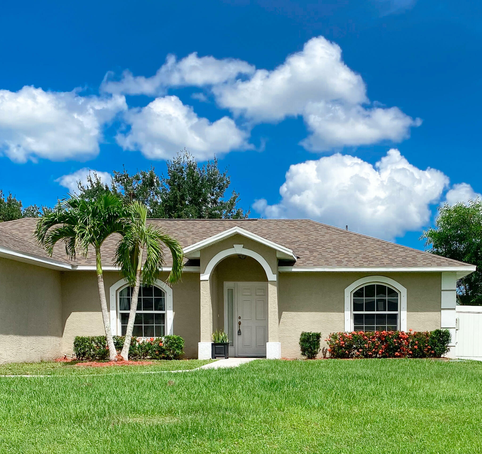 Property Photo: 5533 NW Cordrey Street FL 34986