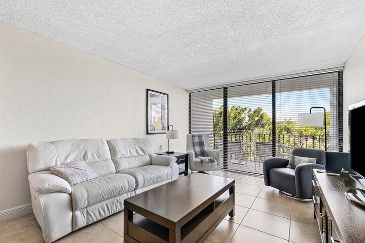 Property Photo:  1830 Embassy Drive 401  FL 33401 