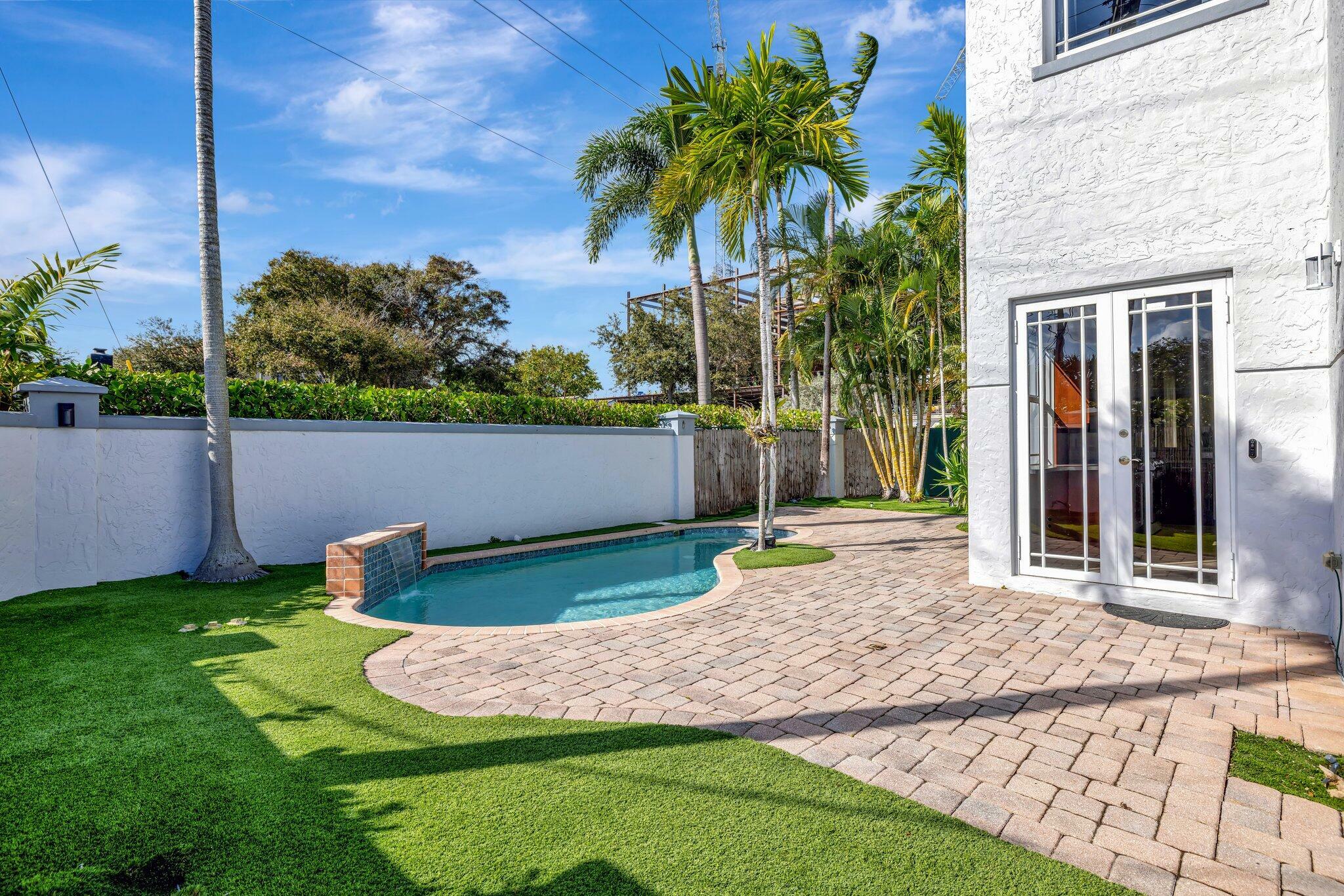 Property Photo: 1106 SE 4th Avenue FL 33316