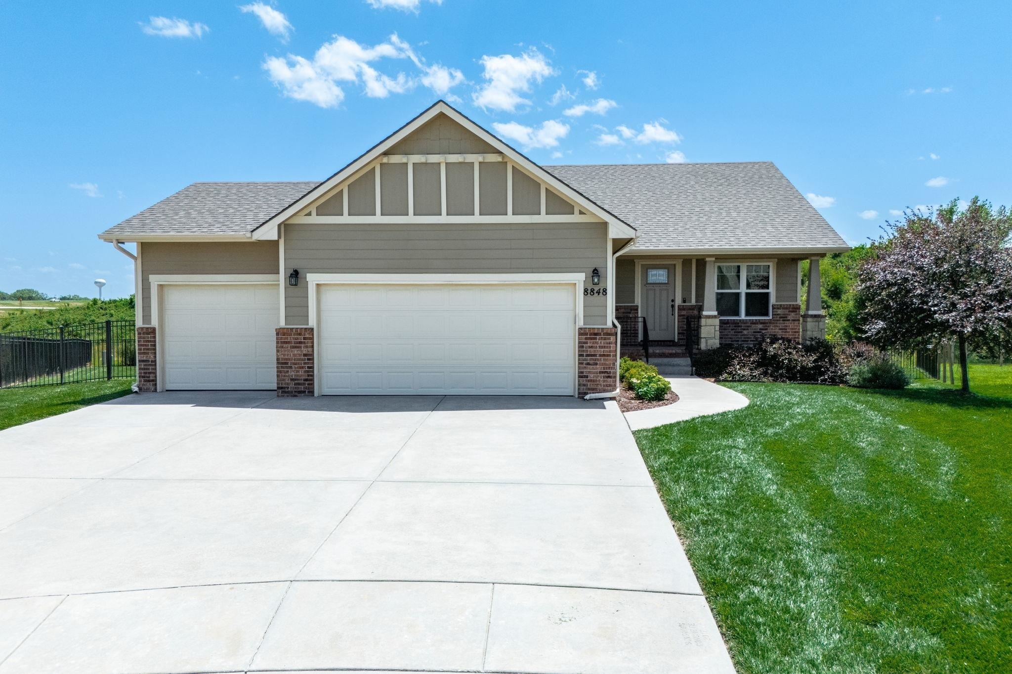Property Photo: 8848 N Saddlebrook Ct KS 67147-7311