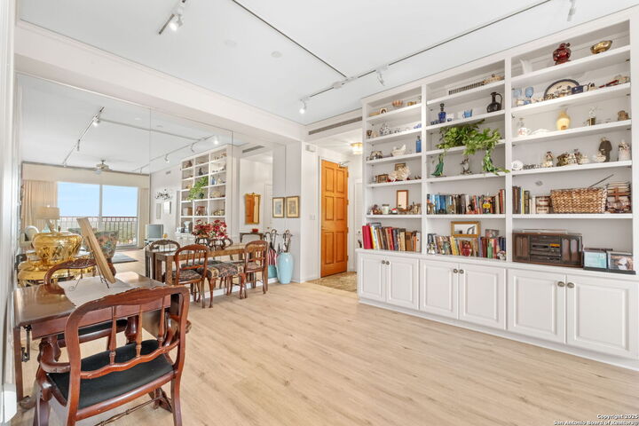 Property Photo: 1 Towers Park Ln 2207 TX 78209