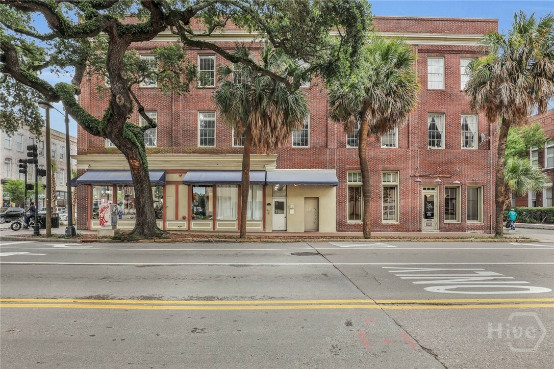 Property Photo: 321 W Broughton Street 5 GA 31401