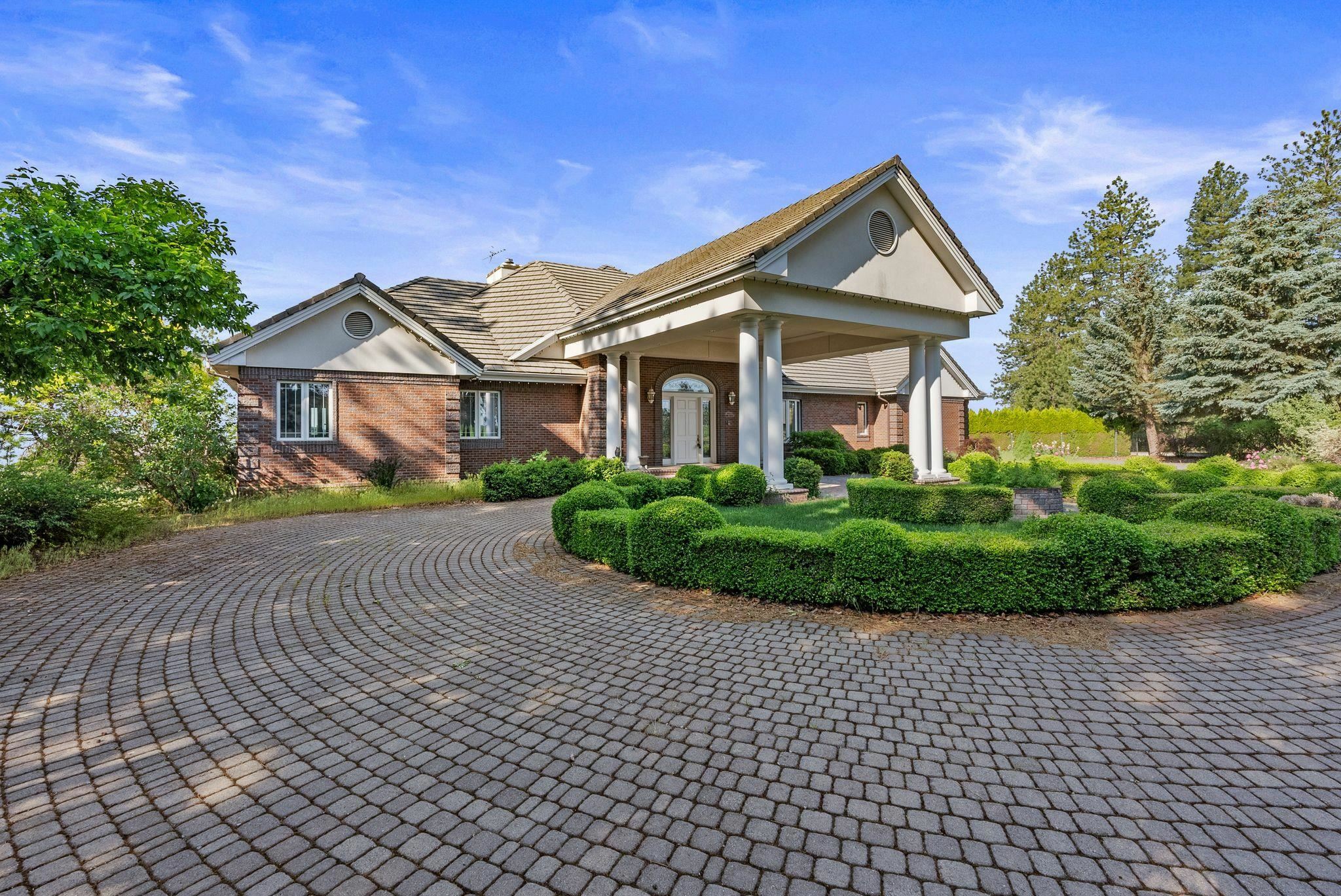 Property Photo:  5647 N Fruit Hill Rd  WA 99217 