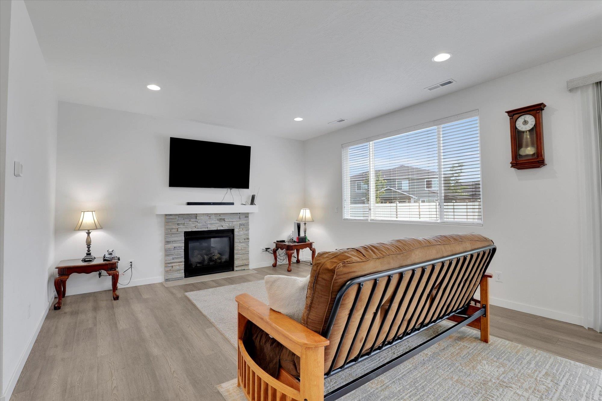 Property Photo: 1734 N Hood River Rd WA 99019