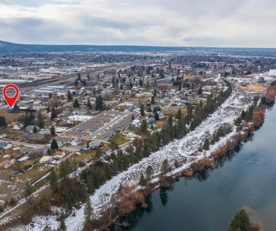 Property Photo: 10218 E Empire Ave WA 99212
