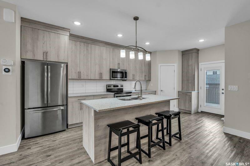 Property Photo: 685 Feheregyhazi Boulevard SK S7W 0Y3