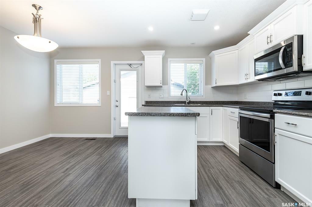 Photo de la propriété: 211 Blakeney Crescent SK S7L 7N5