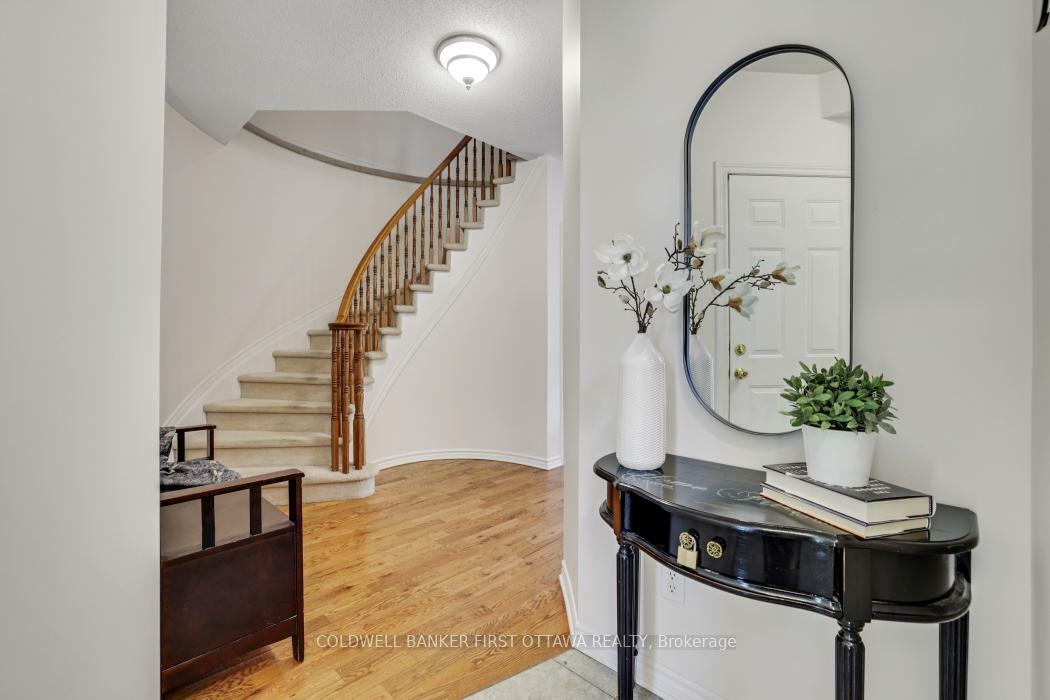 Property Photo:  69 Friendly Crescent  ON K2S 2B6 