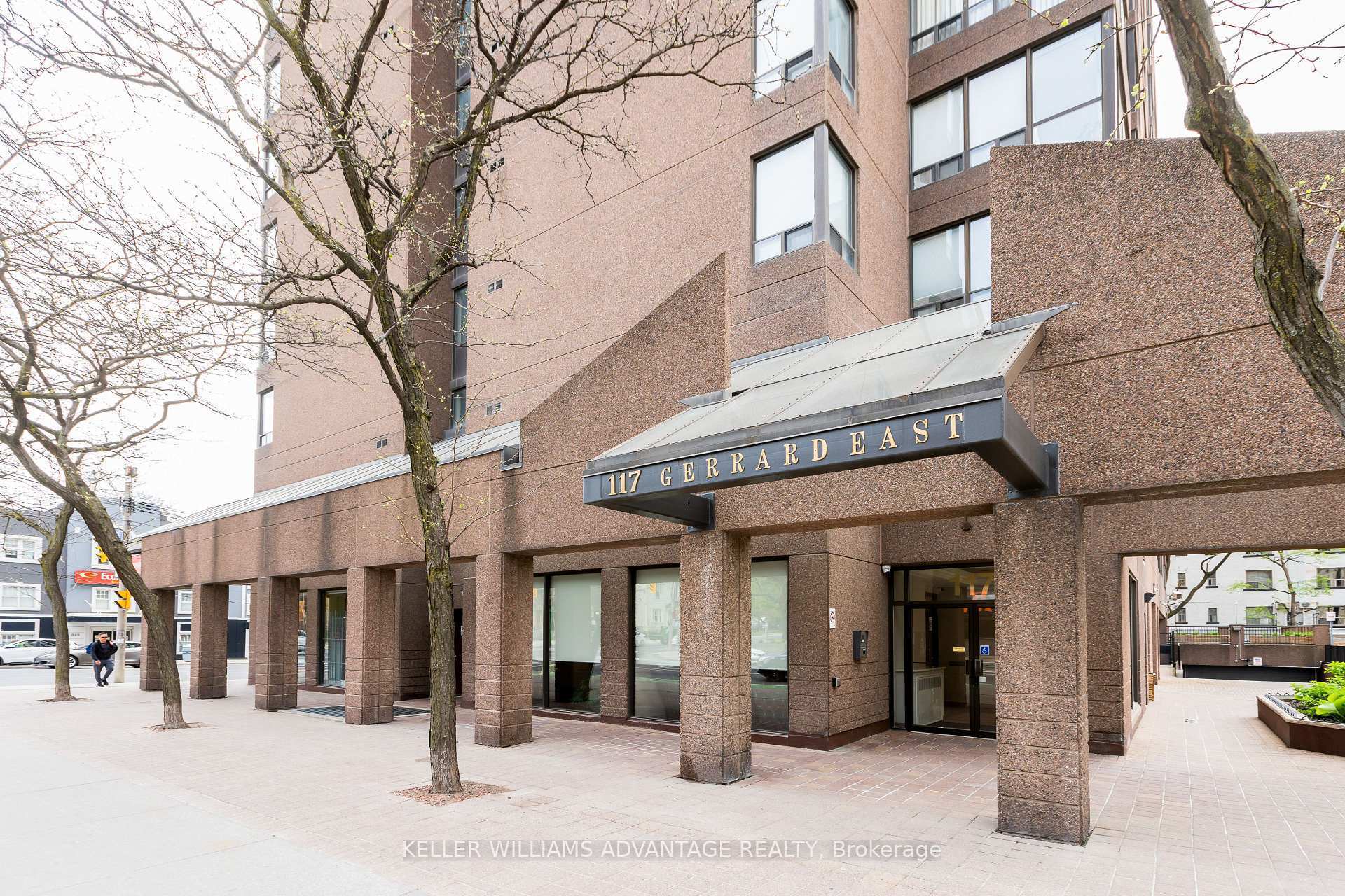 Property Photo:  117 Gerrard Street E 404  ON M5B 2L4 