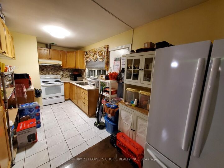 944 Midland Avenue  Toronto ON M1K 4G3 photo