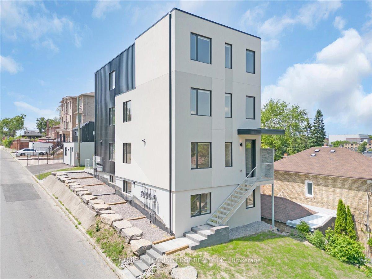 Property Photo: 10 Summit Avenue 4 ON M6E 1X4
