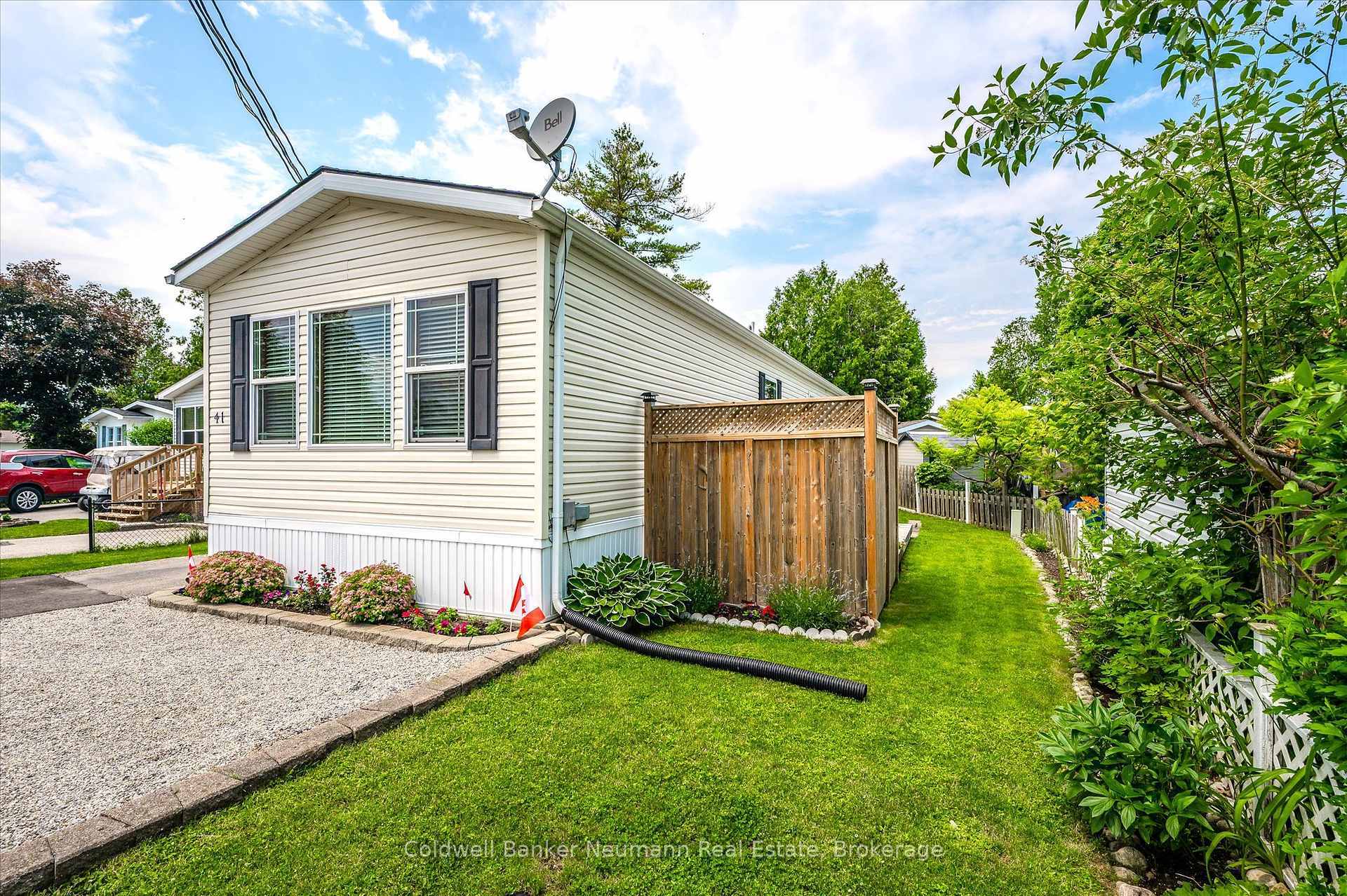 Property Photo:  41 Cedarbush Crescent  ON N0B 2J0 