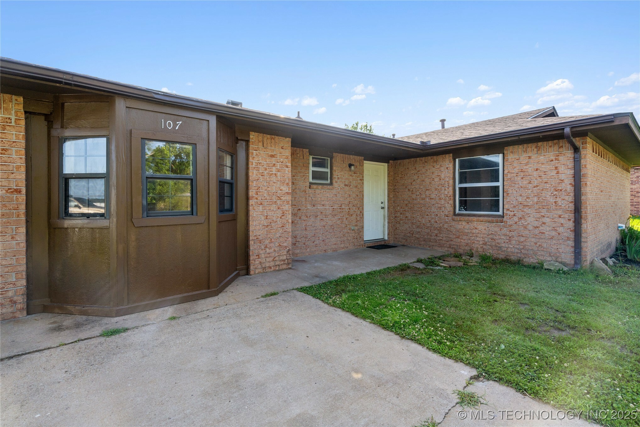 Property Photo: 107 Geneva Circle OK 74435