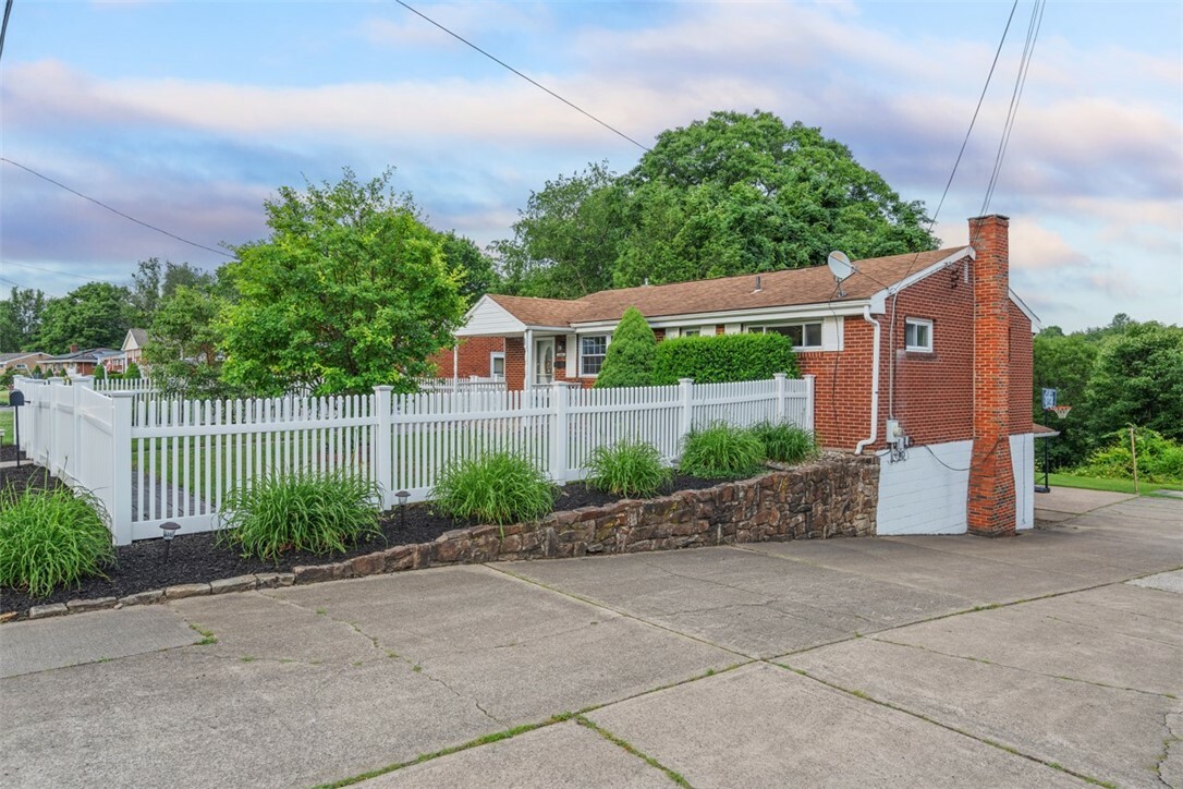 Property Photo: 1004 Collins Ave PA 15005