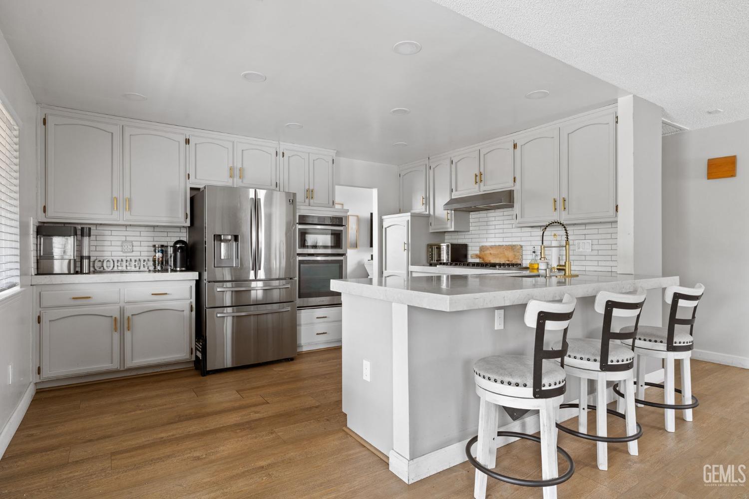 Property Photo: 7209 Copper Creek Way CA 93308