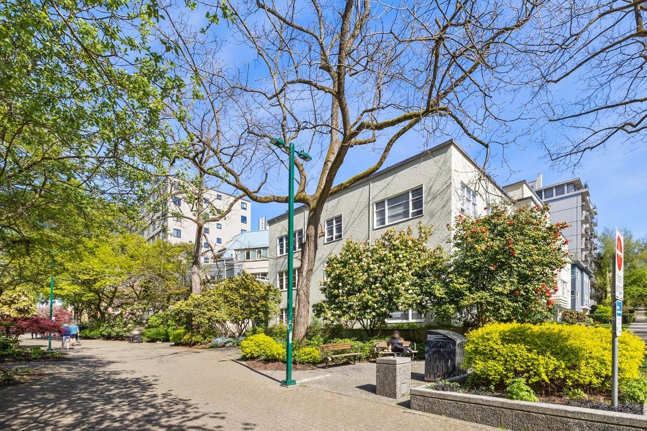 Property Photo: 1565 Burnaby Street 204 BC V6G 1X1