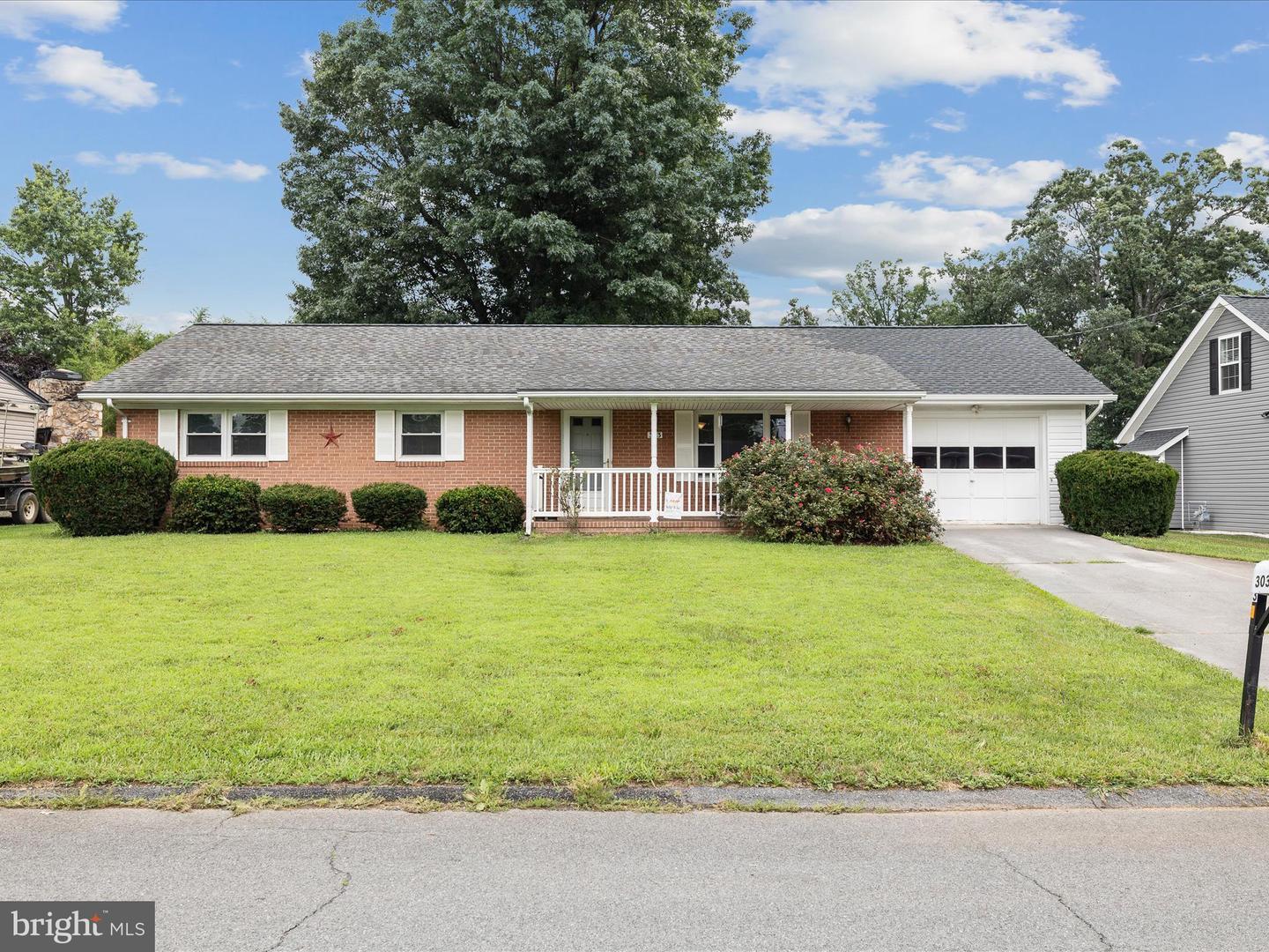 Property Photo: 303 Beechcroft Road VA 22601
