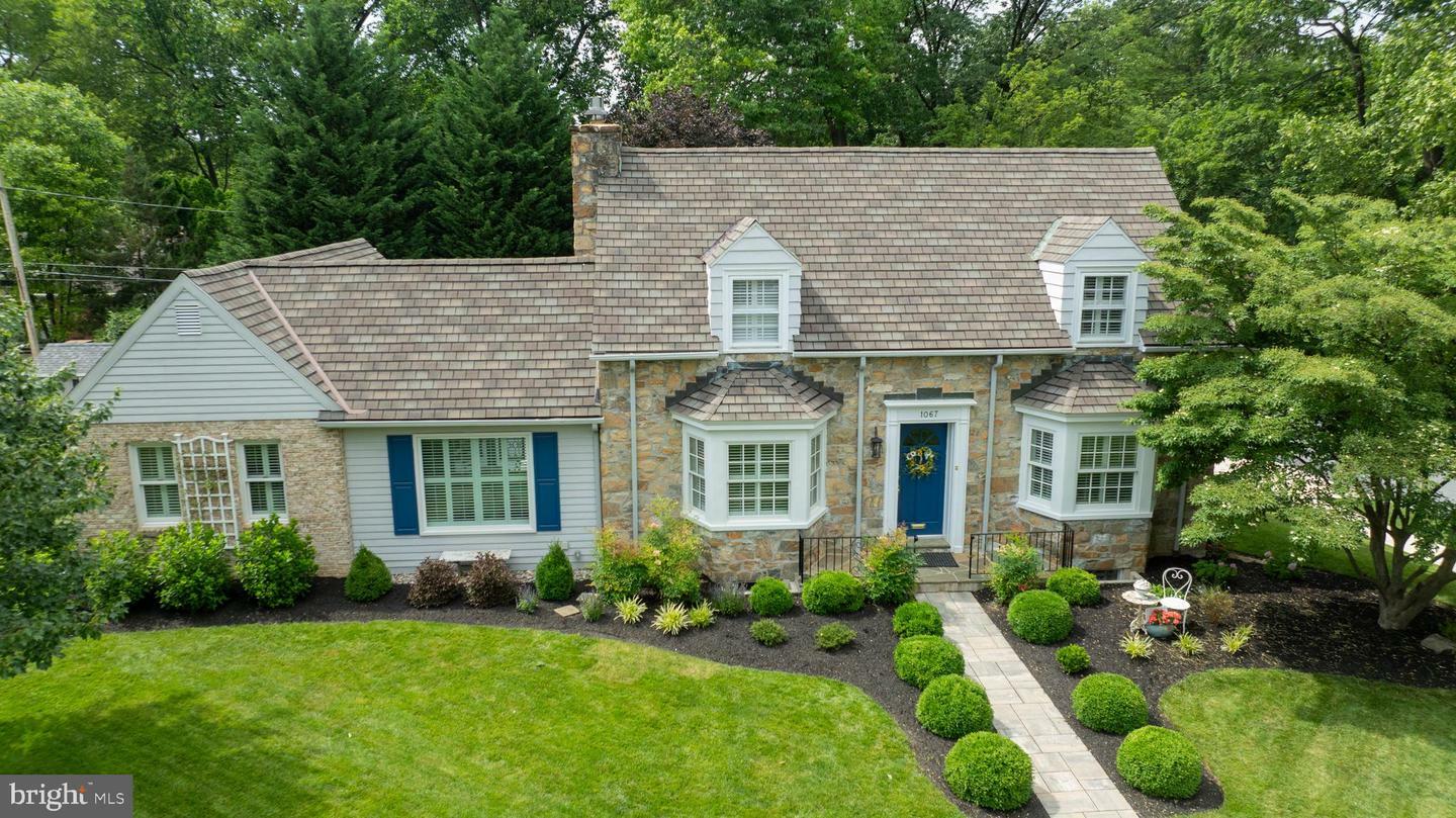 Property Photo:  1067 Helen Avenue  PA 17601 