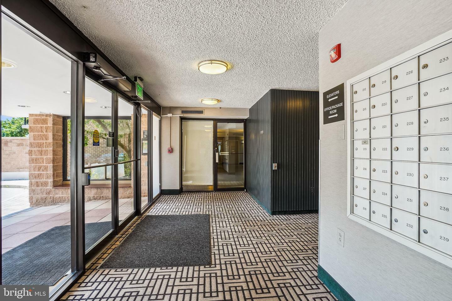 Property Photo: 200 N Pickett Street 108 VA 22304