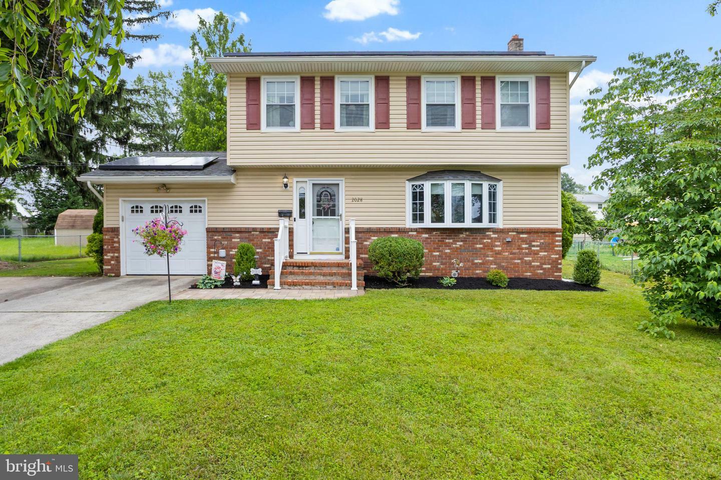 2028 S Olden Avenue  Hamilton NJ 08610 photo