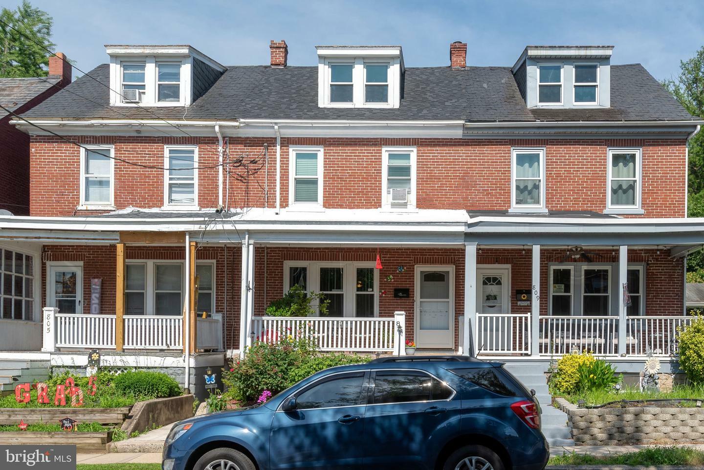 Property Photo:  807 Highland Avenue  PA 17603 