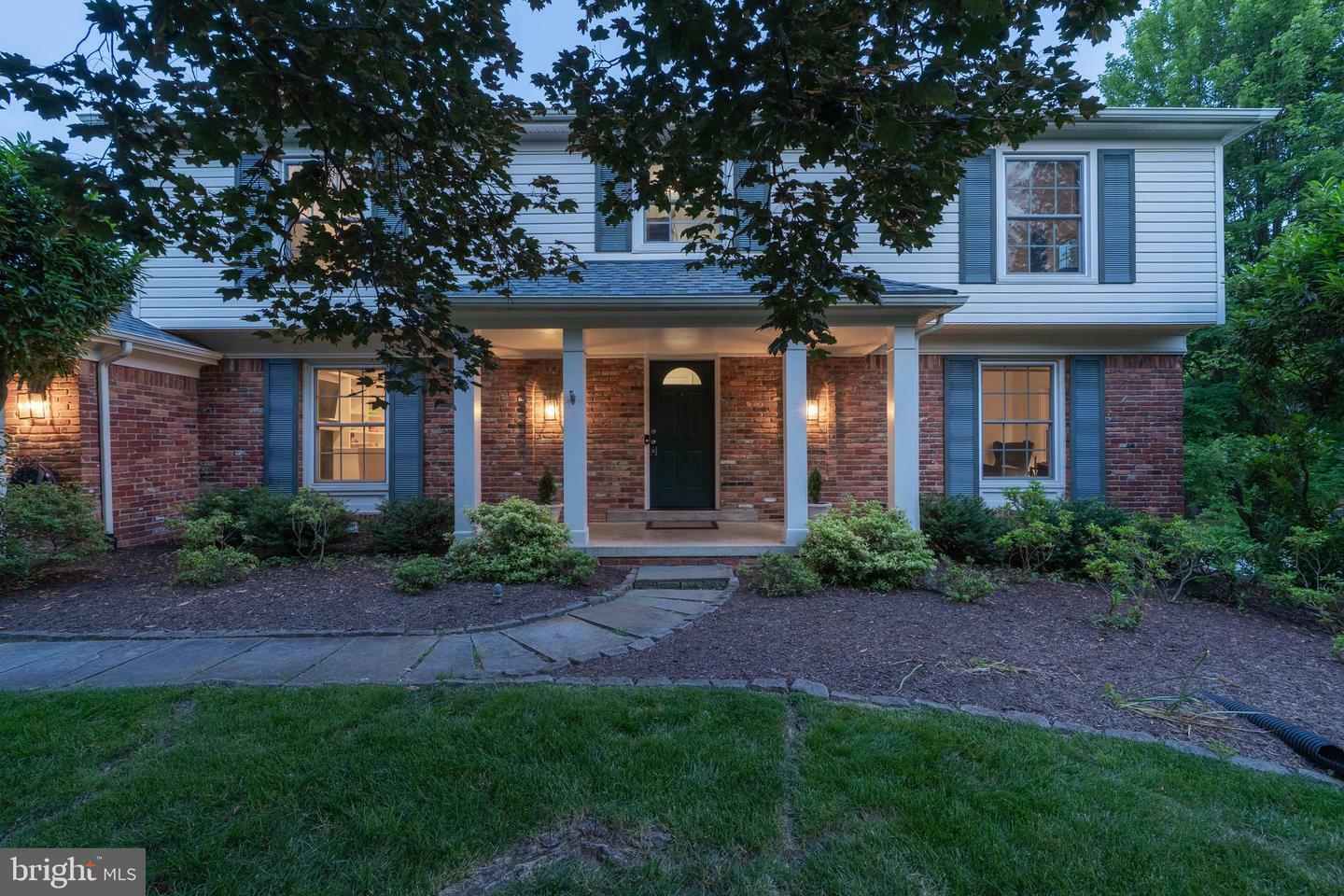 Property Photo: 8712 Fox Run MD 20854
