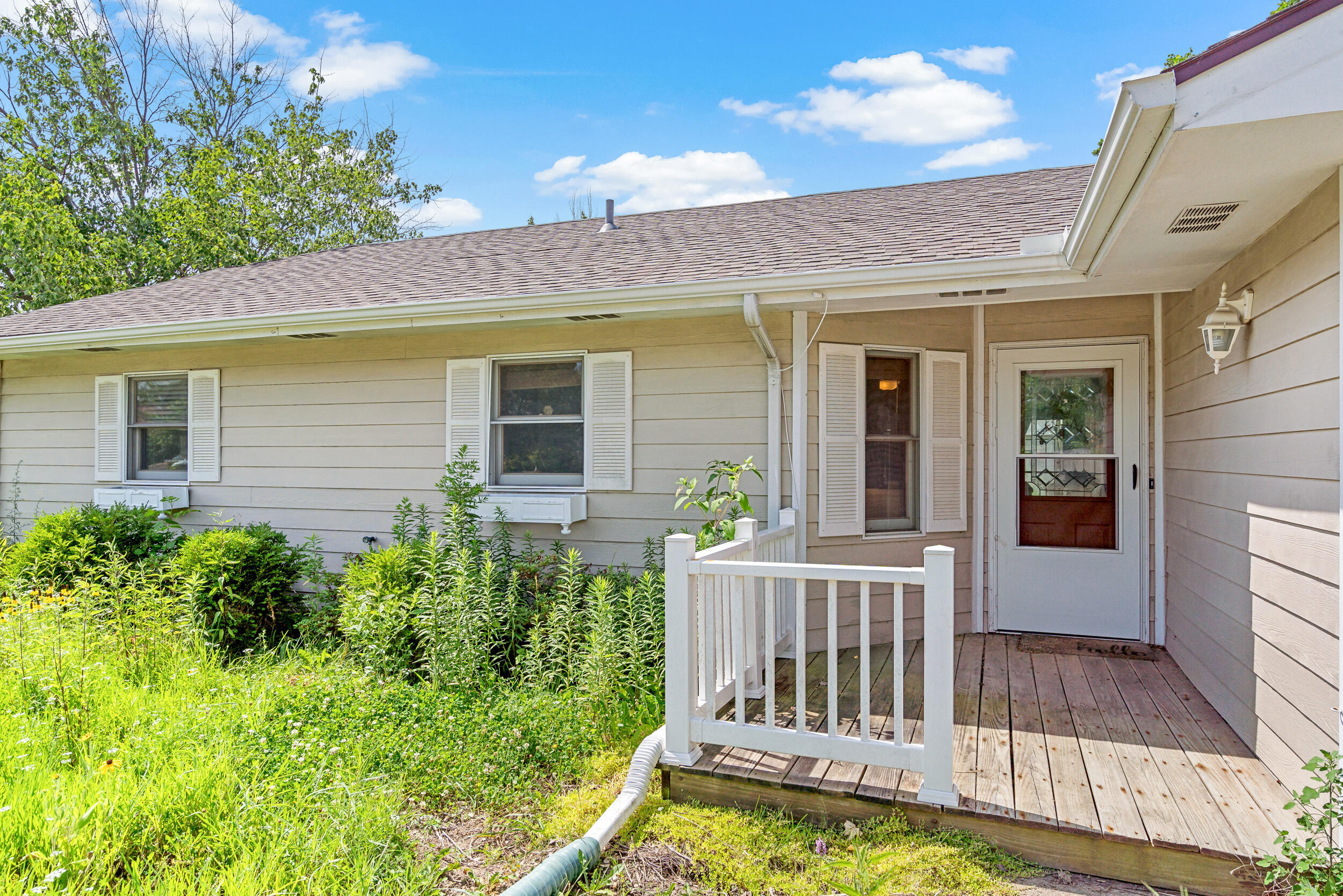 Property Photo: 1418 N Azalea St MO 65201