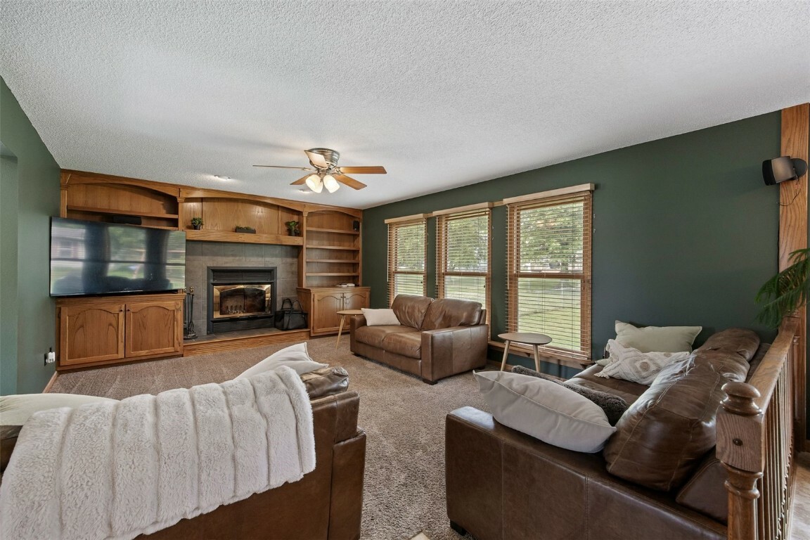 Property Photo: 1720 Charleston Dr IA 52302