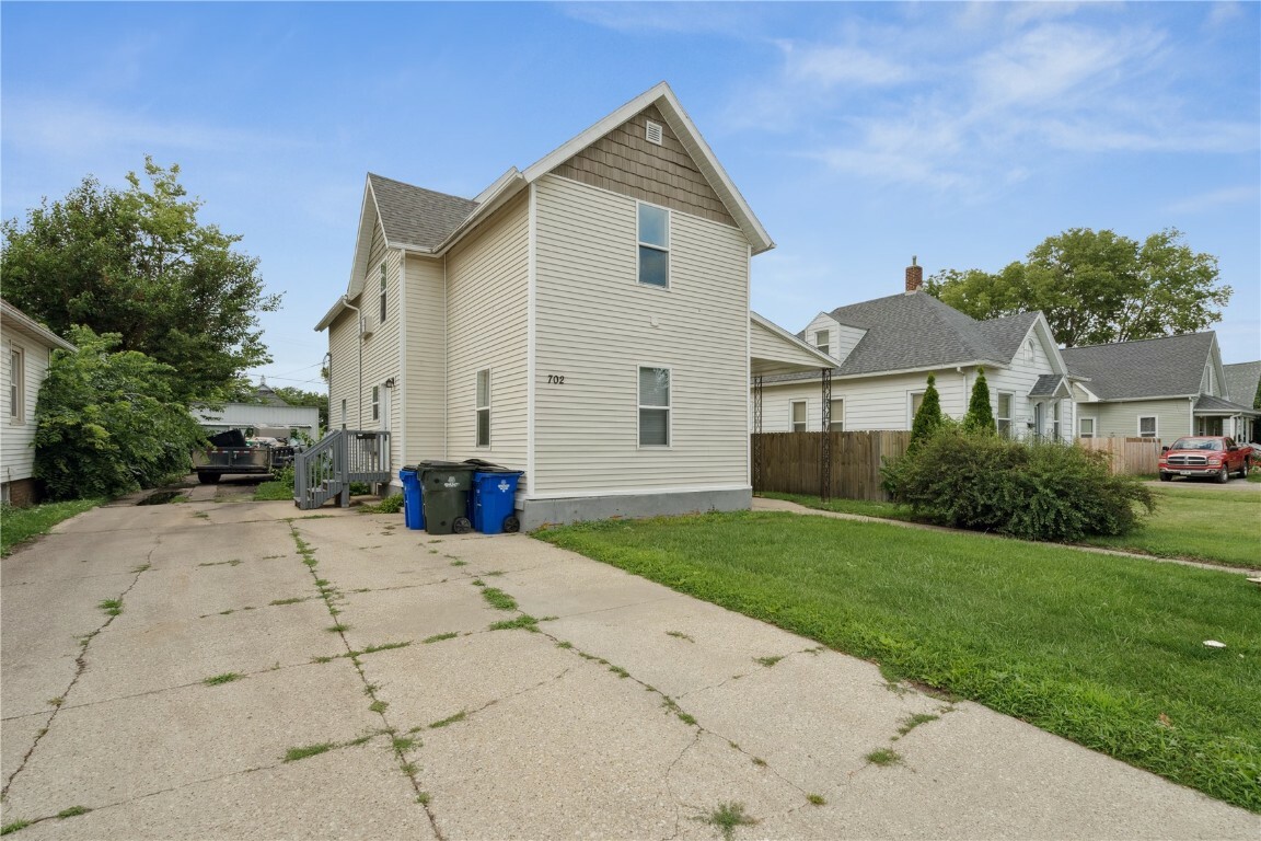 Property Photo: 702 9th St SW IA 52404