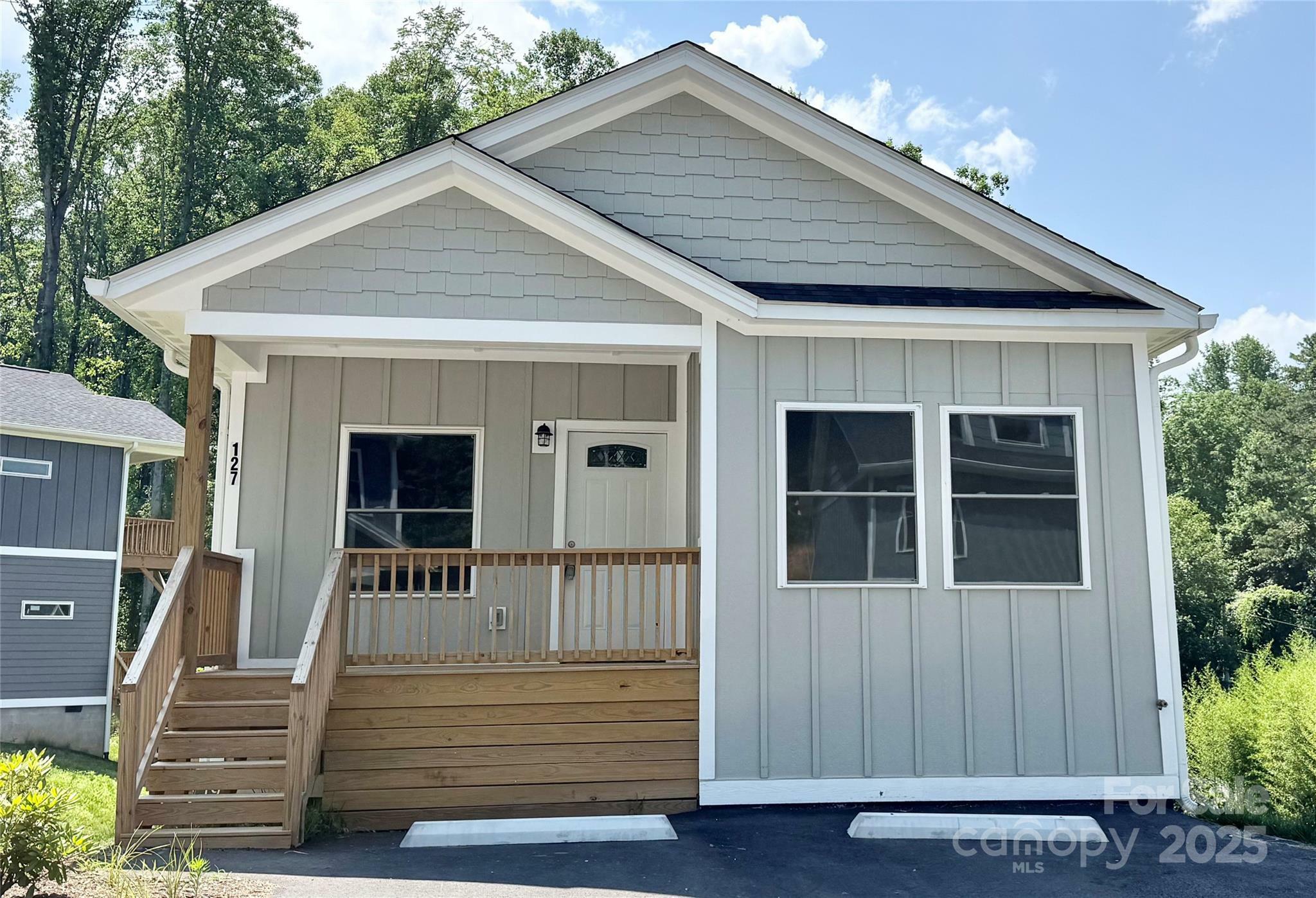 Property Photo: 127 Northbend Drive NC 28804
