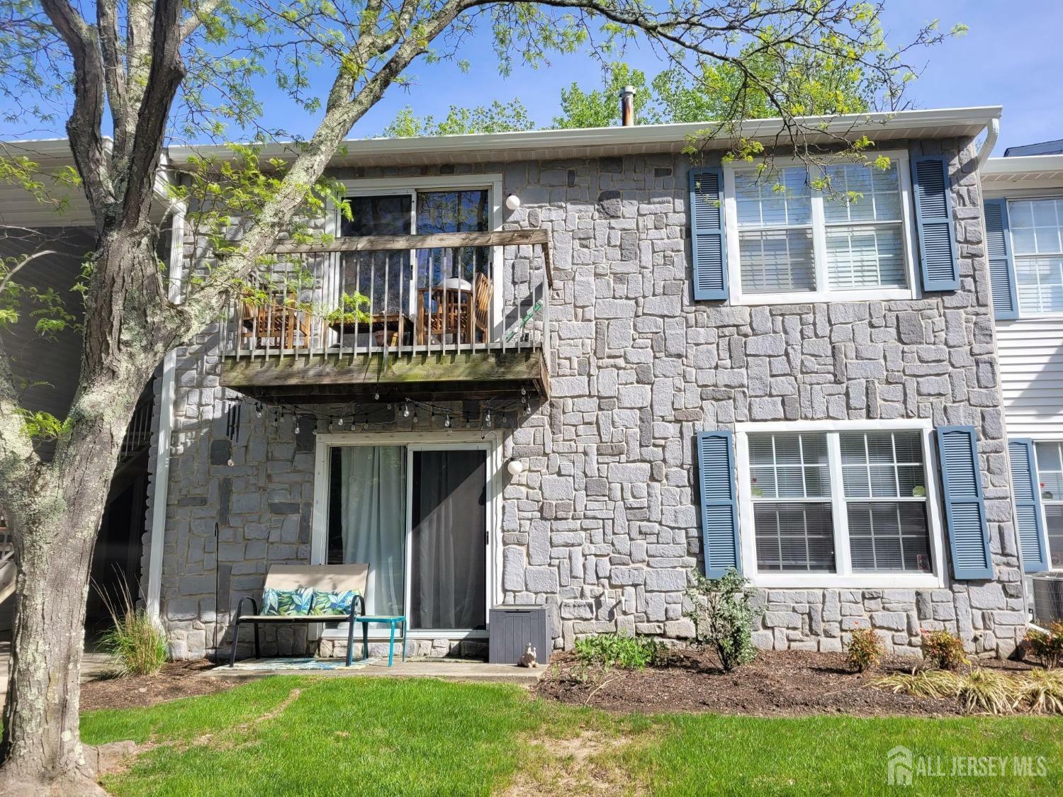 14 Coral Tree Court  Lawrence NJ 08648 photo
